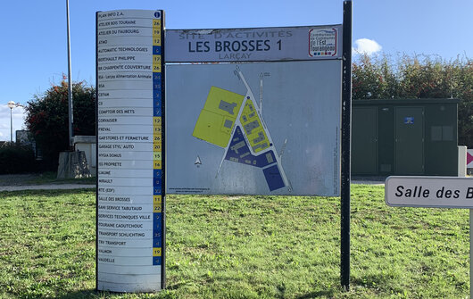 Panneau zone d'activités les brosses 1